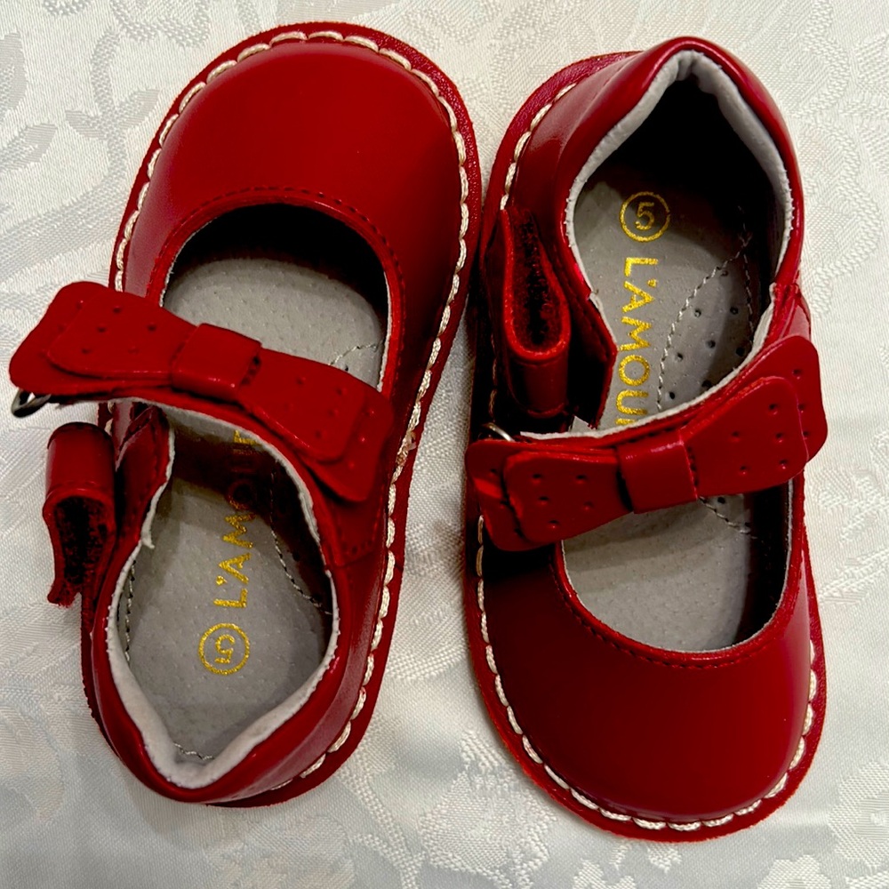 L’Amoure Red shoes NWB size 5 toddler